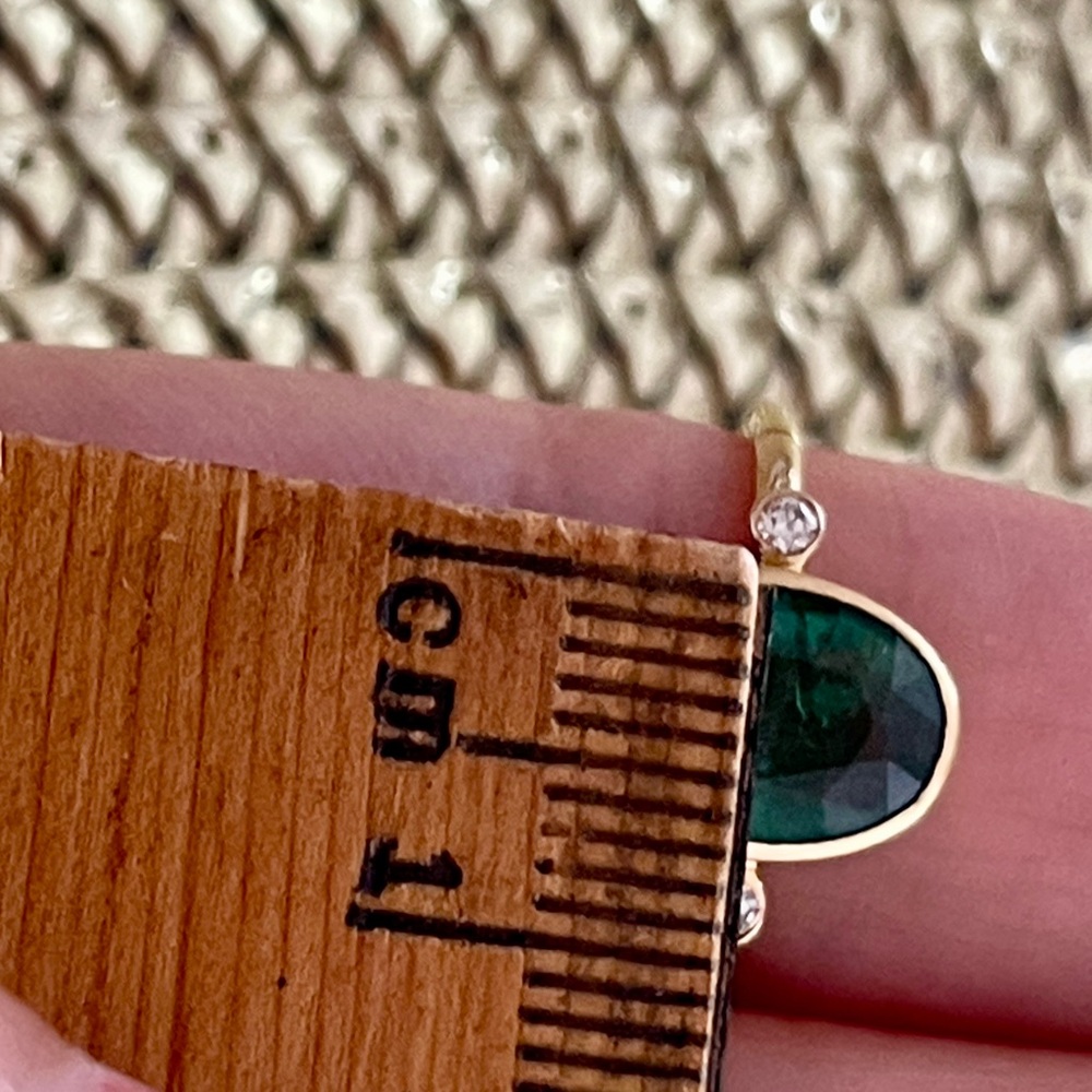 18KT Yellow Gold hallmarked oval Colombian emerald ring with two diamonds NEW - Picture 8 of 8